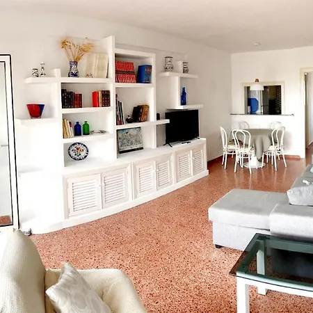 Urbanización, 2 Dormitorios, Gran Terraza Con Vista Al Mar, Wi-fi, Parking Y Piscina Apartamento *