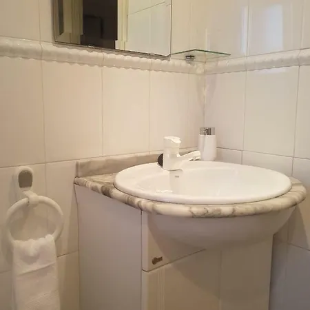 Urbanización, 2 Dormitorios, Gran Terraza Con Vista Al Mar, Wi-fi, Parking Y Piscina Apartamento